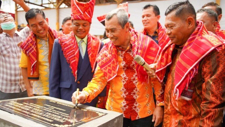 Gubri Syamsuar Resmikan Perkutaan Sitepu Gubri Syamsuar Resmikan Perkutaan Sitepu