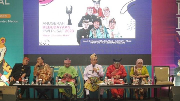 Bupati HM Wardan Paparkan Pentingnya Kelapa Bagi Masyarakat Inhil pada Dialog HPN 2023