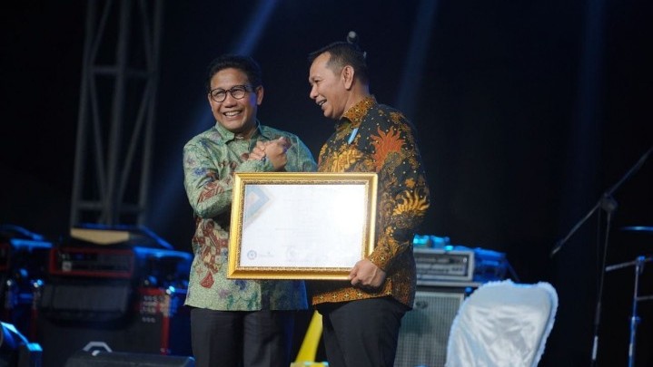 Kemendes Beri Penghargaan Pemkab Rohul, Ini Prestasinya Kemendes Beri Penghargaan Pemkab Rohul, Ini Prestasinya