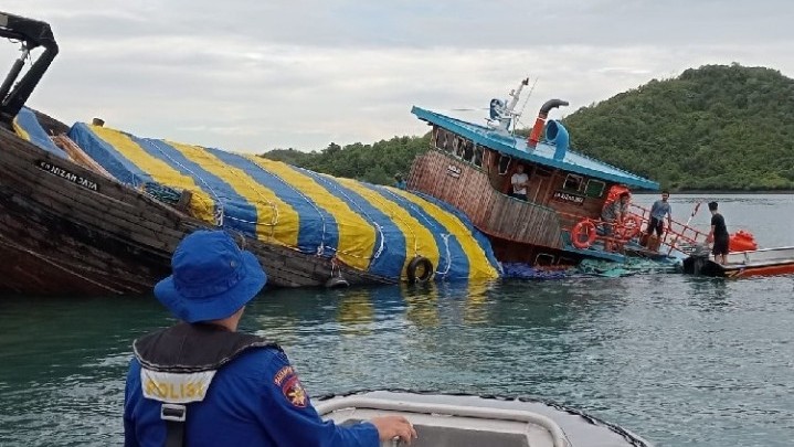 Subuh Tadi Kapal Muatan Kelapa Karam di Perairan Belakangpadang Batam