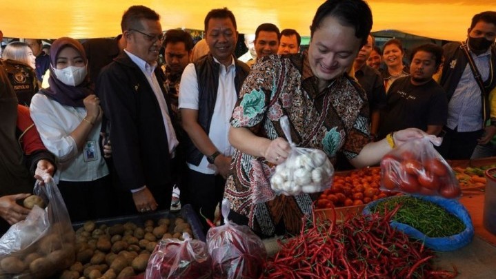 Harga Minyakita di Pasar Cik Puan Ditemukan Wamendag Dijual di Atas HET Harga Minyakita di Pasar Cik Puan Ditemukan Wamendag Dijual di Atas HET