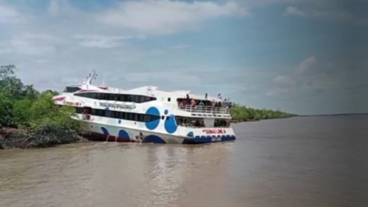 Dari Kepri, Kapal Dumai Line 9 Kandas di Hutan Bakau Kepulauan Meranti Dari Kepri, Kapal Dumai Line 9 Kandas di Hutan Bakau Kepulauan Meranti