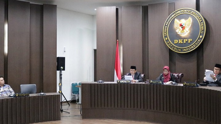 Ketua Bawaslu Pesisir Barat Dipecat DKPP, Ini Penyebabnya Ketua Bawaslu Pesisir Barat Dipecat DKPP, Ini Penyebabnya