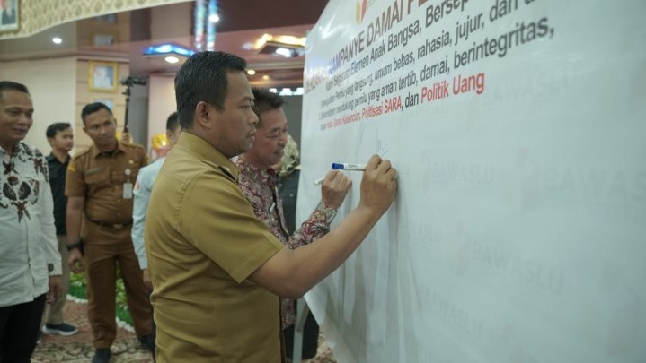 Bupati Rohil Ajak Semua Pihak Cegah Politik Uang Pemilu 2024 Bupati Rohil Ajak Semua Pihak Cegah Politik Uang Pemilu 2024