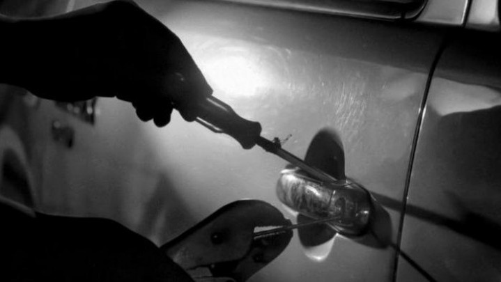 Di Kota Batam Sedang Marak Pencurian Barang dalam Mobil Di Kota Batam Sedang Marak Pencurian Barang dalam Mobil