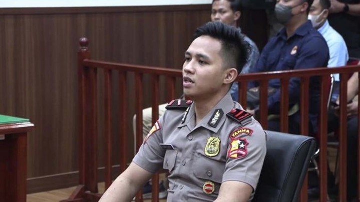 Sidang Etik Polri Putuskan Bharada E Tidak Dipecat dan Demosi 1 Tahun Sidang Etik Polri Putuskan Bharada E Tidak Dipecat dan Demosi 1 Tahun