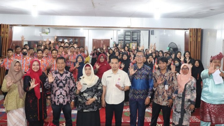 Diskominfotik Riau Taja Literasi Media SMA/SMK, Pertama di SMAN 5 Pekanbaru Diskominfotik Riau Taja Literasi Media SMA/SMK, Pertama di SMAN 5 Pekanbaru