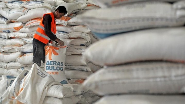 Persediaan Beras Bulog Riau Masih Ada 8.040 Ton Persediaan Beras Bulog Riau Masih Ada 8.040 Ton