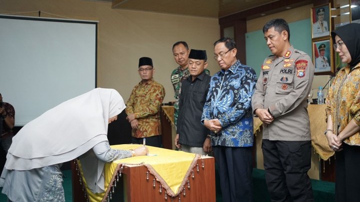 Pemkab Inhil Komitmen Wujudkan Berobat Gratis Hanya dengan Menggunakan KTP Pemkab Inhil Komitmen Wujudkan Berobat Gratis Hanya dengan Menggunakan KTP