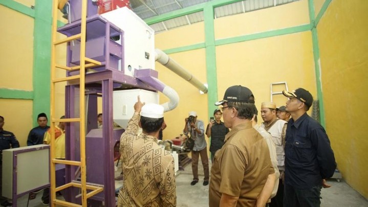 Tingkatkan Produksi Padi, Bupati HM Wardan Resmikan Lumbung Pangan Gapoktan Lemang Jaya Tingkatkan Produksi Padi, Bupati HM Wardan Resmikan Lumbung Pangan Gapoktan Lemang Jaya