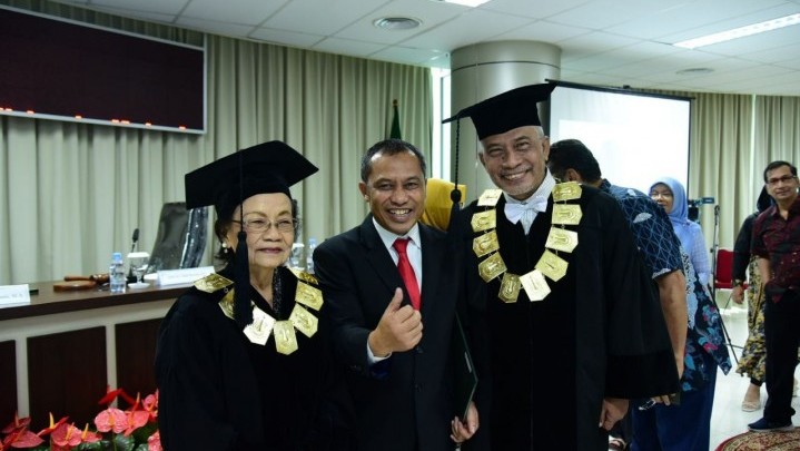 Gelar Doktor Ilmu Politik Berhasil Diraih Wabup Bengkalis Bagus Santoso Gelar Doktor Ilmu Politik Berhasil Diraih Wabup Bengkalis Bagus Santoso