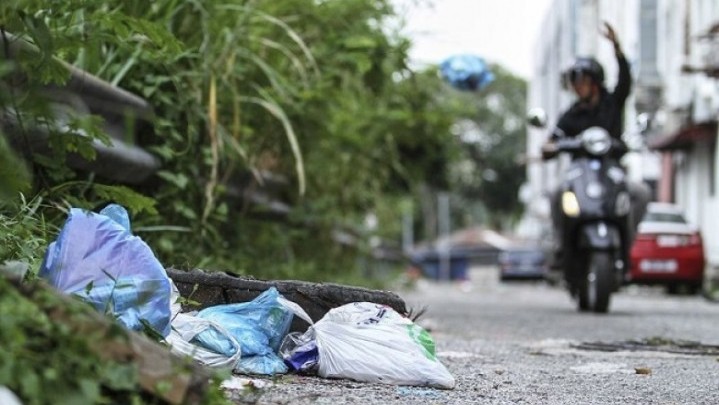 Buang Sampah Sembarangan, Empat Warga Pekanbaru Didenda Rp 50 Ribu Buang Sampah Sembarangan, Empat Warga Pekanbaru Didenda Rp 50 Ribu