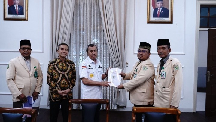 Gubri Inginkan PSM Bersama Pemda Tangani Kemiskinan Ekstrem Gubri Inginkan PSM Bersama Pemda Tangani Kemiskinan Ekstrem