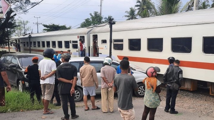 Kecelakaan Kereta Api dan Minibus di Kota Padang Berulang