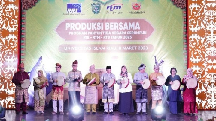 Berbalas Pantun Tiga Negara di Riau, Upaya Hidupkan Khazanah Melayu Berbalas Pantun Tiga Negara di Riau, Upaya Hidupkan Khazanah Melayu