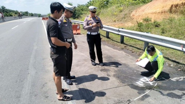 Tabarakan di Tol Pekanbaru-Dumai, Supir Truk Meninggal