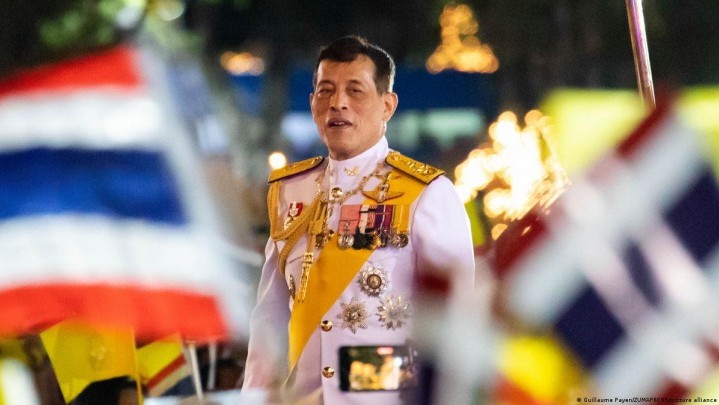 Hina Raja dengan Kalendar 'Bebek', Pria Thailand Dibui 2 Tahun Hina Raja dengan Kalendar 'Bebek', Pria Thailand Dibui 2 Tahun