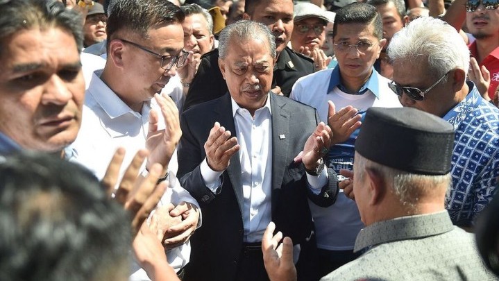 Mantan PM Muhyiddin Yassin Ditangkap Komisi Antikorupsi Malaysia Mantan PM Muhyiddin Yassin Ditangkap Komisi Antikorupsi Malaysia