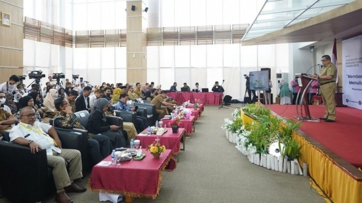 Indeks Literasi Riau Baru pada Kategori Sedang Indeks Literasi Riau Baru pada Kategori Sedang