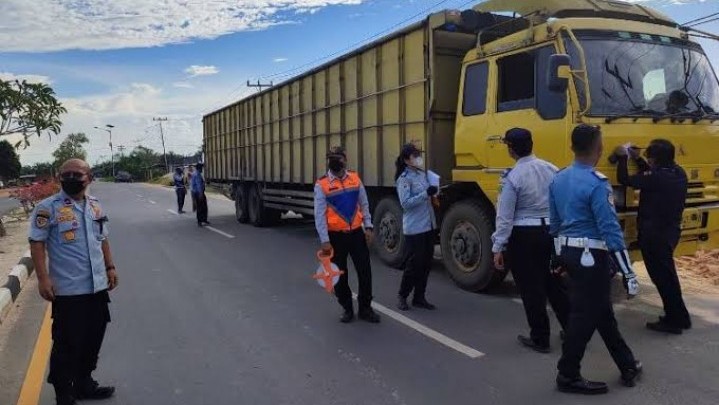 Seratus Lebih Kendaraan ODOL di Inhu Diklaim Dishub Riau Terjaring Razia Seratus Lebih Kendaraan ODOL di Inhu Diklaim Dishub Riau Terjaring Razia