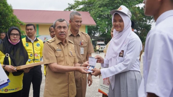 Penggunaan Kartu Pelajar Berbasis Uang Elektronik Digencarkan Pemprov Riau