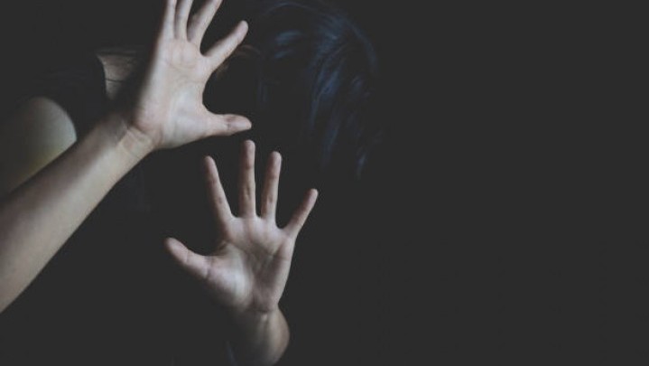 Buruh Bangunan Penderita HIV di Batam Cabuli Anak Tiri Hingga Hamil Buruh Bangunan Penderita HIV di Batam Cabuli Anak Tiri Hingga Hamil