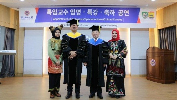 Gelar Profesor dari Jungwon University Korsel Diterima Wali Kota Pariaman