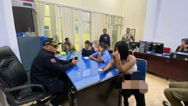 Artis Sawer Seksi Diamankan Satpol PP Agam Artis Sawer Seksi Diamankan Satpol PP Agam