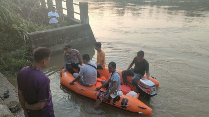 Tim SAR Cari Bocah Tenggelam di Sungai Kampar