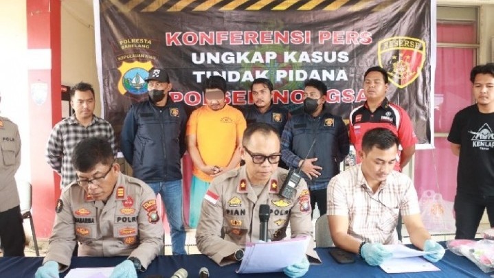Tindakan Asusila Diduga Dilakukan ASN Pemko Batam pada Anak Kandung Tindakan Asusila Diduga Dilakukan ASN Pemko Batam pada Anak Kandung