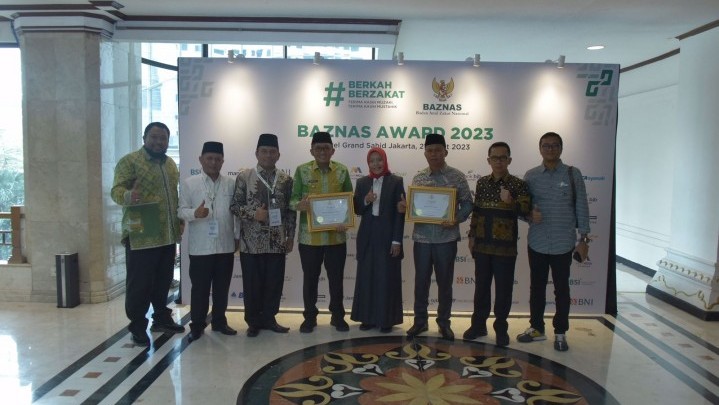 Baznas Kota Padang Raih Penghargaan Pengumpulan Retail Terbaik di Indonesia Baznas Kota Padang Raih Penghargaan Pengumpulan Retail Terbaik di Indonesia