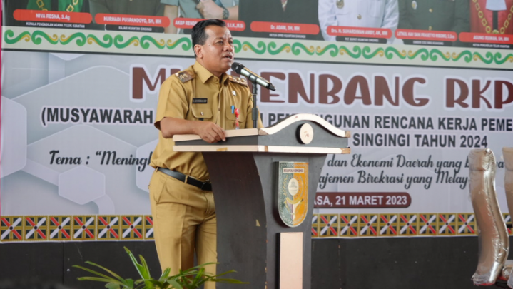 Plt Bupati Kuansing Beri Peringatan Penting pada Bappeda dalam Musrenbang Plt Bupati Kuansing Beri Peringatan Penting pada Bappeda dalam Musrenbang