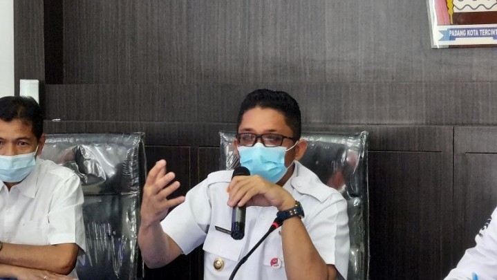 Berani Buka Siang Hari, Pemilik Rumah Makan di Padang akan Didenda Rp 50 Juta Berani Buka Siang Hari, Pemilik Rumah Makan di Padang akan Didenda Rp 50 Juta