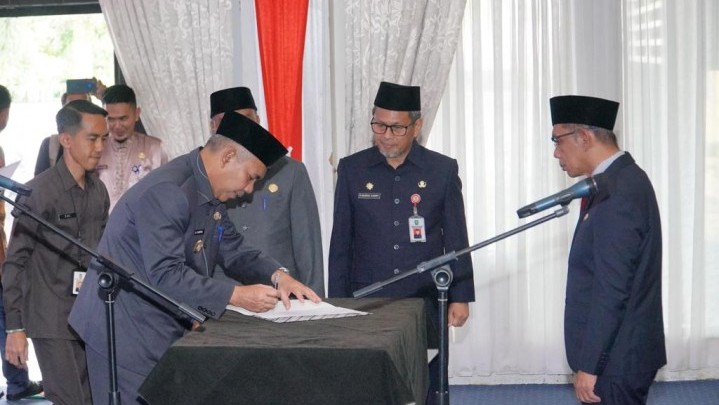 Dr Kamsol Percayakan Ir Azwan Sebagai Pj Sekda Kampar Dr Kamsol Percayakan Ir Azwan Sebagai Pj Sekda Kampar