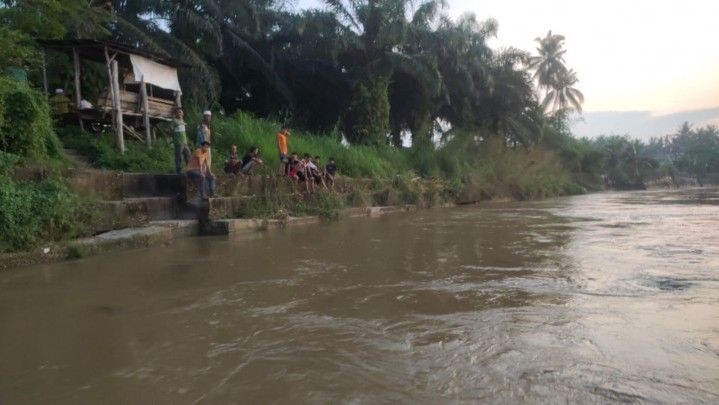 Bocah Tenggelam saat Buang Air Kecil di Sungai Kampar Ditemukan Meninggal Dunia