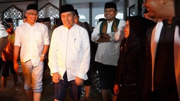 Prihatin Banjir di Pekanbaru, Gubri Perintahkan Kadis PUPR Ambil Langkah Cepat Prihatin Banjir di Pekanbaru, Gubri Perintahkan Kadis PUPR Ambil Langkah Cepat