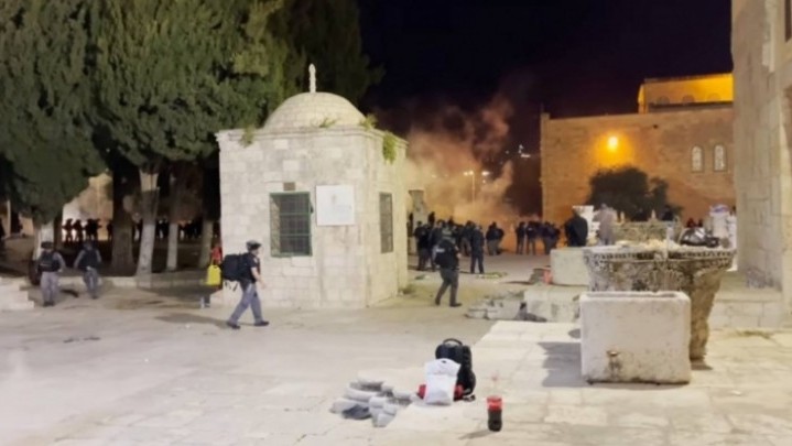 Pasukan Israel Serang Masjid Al Aqsa, Usir Jemaah saat Ibadah Pasukan Israel Serang Masjid Al Aqsa, Usir Jemaah saat Ibadah