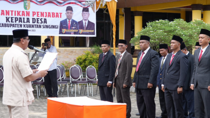 Plt Bupati Kuansing Lantik 39 Penjebat Kades Plt Bupati Kuansing Lantik 39 Penjebat Kades