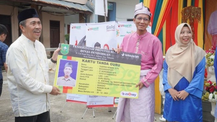 Gubri Syamsuar Sampaikan Keuntungan e-Money kepada Kepala Sekolah di Rohil Gubri Syamsuar Sampaikan Keuntungan e-Money kepada Kepala Sekolah di Rohil