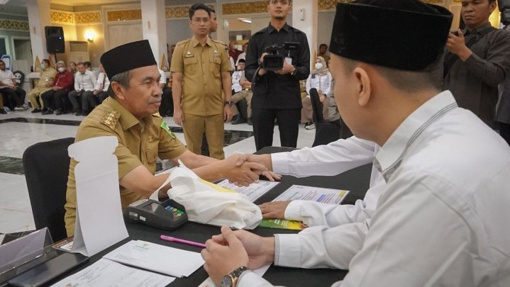 Baznas Diminta Prioritaskan Zakat Diserahkan pada Masyarakat Miskin Ekstrem Baznas Diminta Prioritaskan Zakat Diserahkan pada Masyarakat Miskin Ekstrem