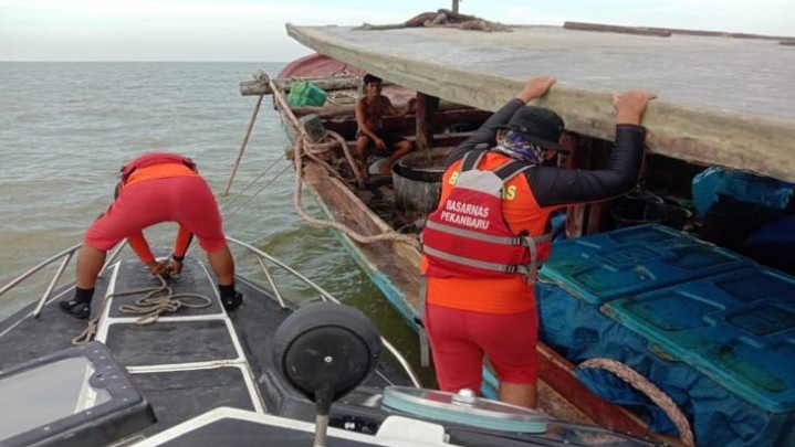 Empat Hari Terombang Ambing di Laut, Nelayan Rohil Ditemukan Selamat