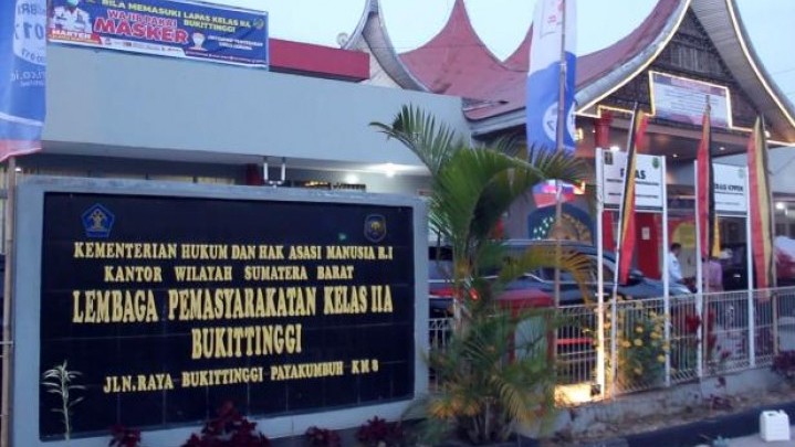 Video Pengakuan Napi Lapas soal Mami Linda, Kalapas Bukittingi: Itu Bohong Video Pengakuan Napi Lapas soal Mami Linda, Kalapas Bukittingi: Itu Bohong