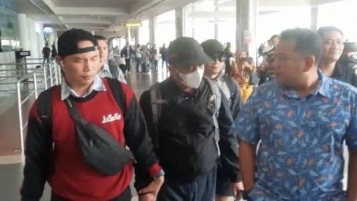 Putranya Terkait Kasus Korupsi, Mantan Gubernur Kepri Sampaikan Permohonan Maaf Putranya Terkait Kasus Korupsi, Mantan Gubernur Kepri Sampaikan Permohonan Maaf