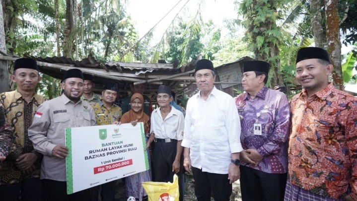 Baznas Bantu RLH Warga Miskin Desa Petakur Atas Rohul