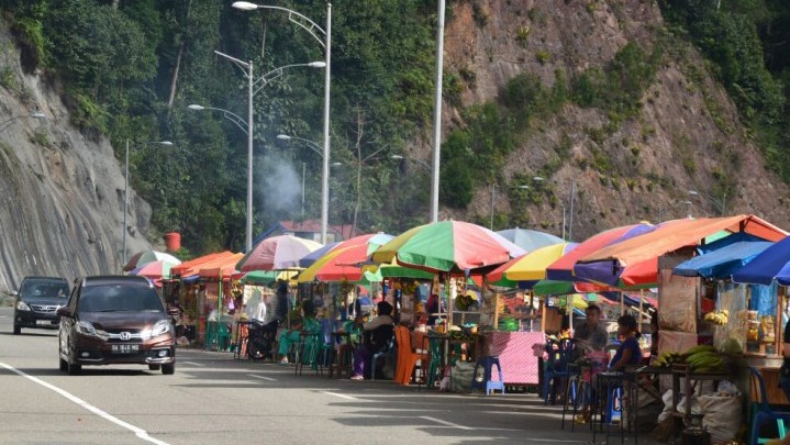 Pedagang di Fly Over Kelok Sembilan Ditertibkan