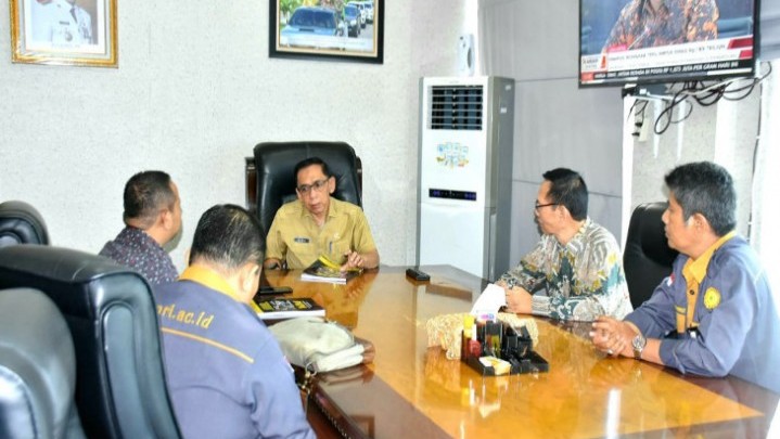 Pj Sekda Kampar Tindak Lanjuti Program Pendampingan UMKM dengan UMRI Pj Sekda Kampar Tindak Lanjuti Program Pendampingan UMKM dengan UMRI