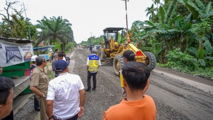 Kerusakan Parah Jalan Indragiri Hulu, Ini yang Ditemukan Gubri Syamsuar Kerusakan Parah Jalan Indragiri Hulu, Ini yang Ditemukan Gubri Syamsuar