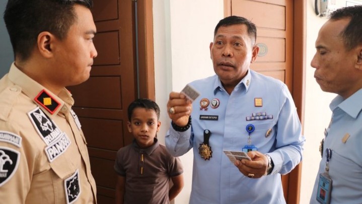 Pengungsi Rohingya dari Aceh Ditinjau Kepala Kanwil Kemenkumham Riau Pengungsi Rohingya dari Aceh Ditinjau Kepala Kanwil Kemenkumham Riau