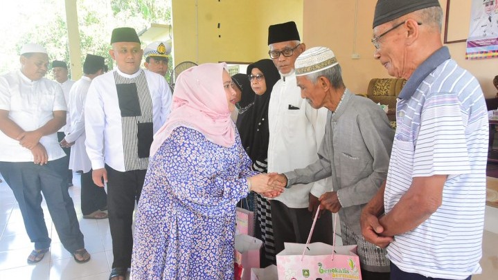 Masyarakat Desa Buruk Bakul Bengkalis Terima Bantuan Penampung Air Hujan Masyarakat Desa Buruk Bakul Bengkalis Terima Bantuan Penampung Air Hujan