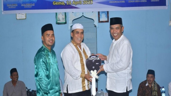 Pemkab Kampar Serahkan 2 Ambulance di Desa Gema Pemkab Kampar Serahkan 2 Ambulance di Desa Gema